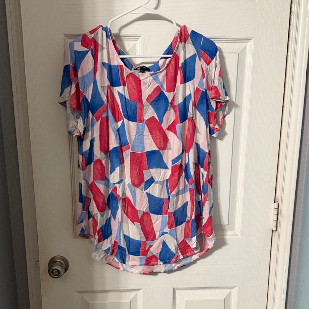 Alfani Abstract Geo V-Neck Short Sleeve Tee in Blue & Pink